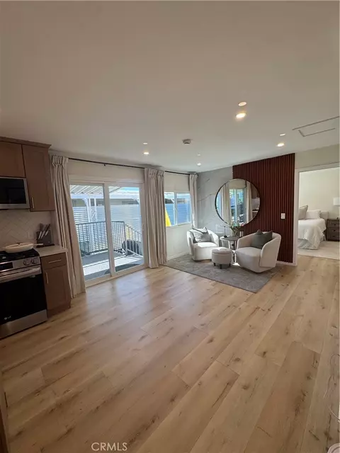 39 Walnut, Anaheim, CA 92801 photo 4