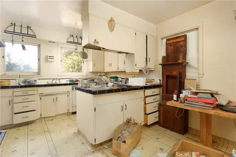 Kitchen - 530 Prospect Blvd, Pasadena, CA 91103 photo 4 of 4