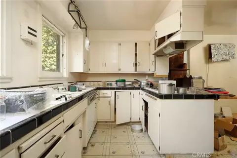 Kitchen - 530 Prospect Blvd, Pasadena, CA 91103 photo 3 of 4