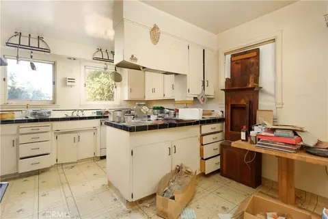 Kitchen - 530 Prospect Blvd, Pasadena, CA 91103 photo 2 of 4
