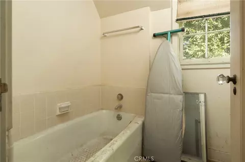 Bath - 530 Prospect Blvd, Pasadena, CA 91103 photo 6 of 7