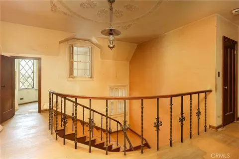 Entry Way - 530 Prospect Blvd, Pasadena, CA 91103 photo 5 of 5