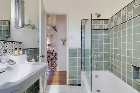 Bath - 1728 E 3rd #15, Long Beach, CA 90802 photo 2 of 2