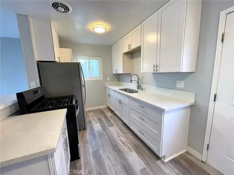 Kitchen - 449 Redondo Ave, Long Beach, CA 90814 photo 4 of 12