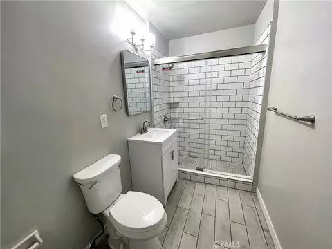 Bath - 449 Redondo Ave, Long Beach, CA 90814 photo 3 of 3