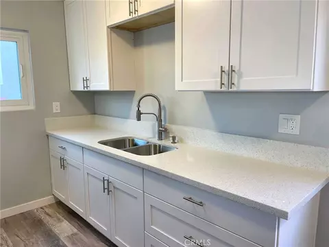 Kitchen - 449 Redondo Ave, Long Beach, CA 90814 photo 5 of 12