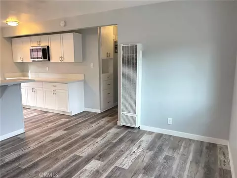 Living - 449 Redondo Ave, Long Beach, CA 90814 photo 5 of 8