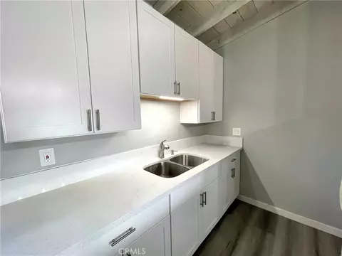 Kitchen - 449 Redondo Ave, Long Beach, CA 90814 photo 9 of 12