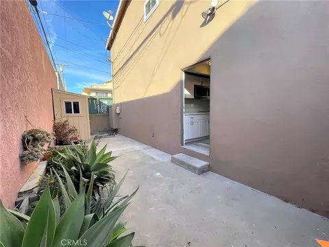 Exterior - 449 Redondo Ave, Long Beach, CA 90814 photo 5 of 6