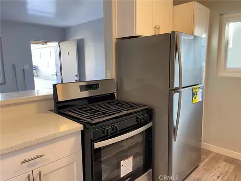 Kitchen - 449 Redondo Ave, Long Beach, CA 90814 photo 6 of 12