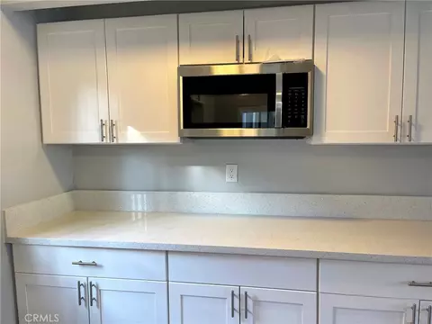 Kitchen - 449 Redondo Ave, Long Beach, CA 90814 photo 7 of 12