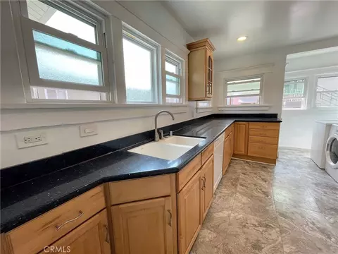 Kitchen - 449 Redondo Ave, Long Beach, CA 90814 photo 3 of 12