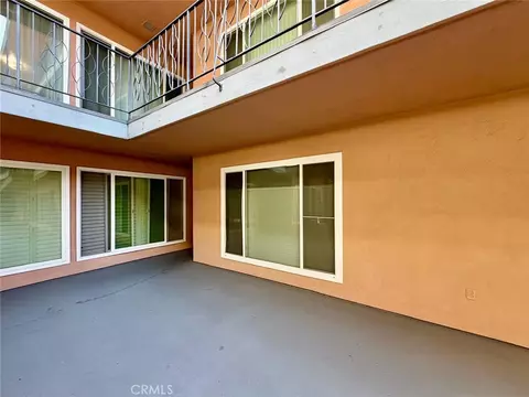 Exterior - 1139 E Ocean Blvd #108, Long Beach, CA 90802 photo 2 of 2