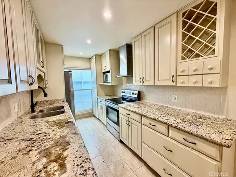 Kitchen - 1139 E Ocean Blvd #108, Long Beach, CA 90802 photo 2 of 3
