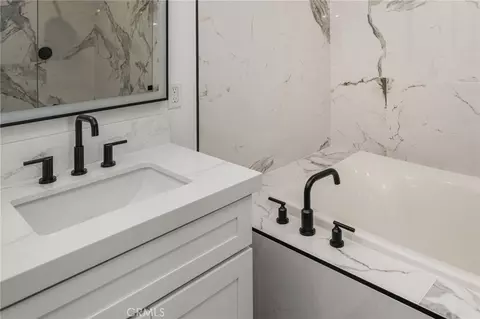 Bath - 402 Rockefeller #315, Irvine, CA 92612 photo 6 of 6