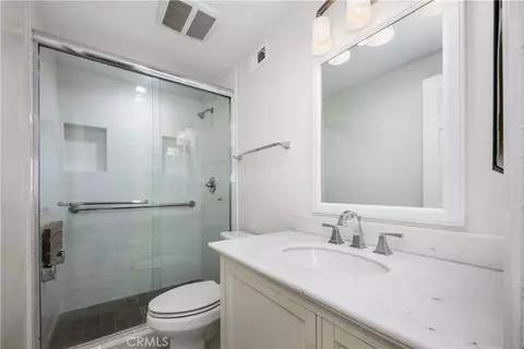 Bath - 9658 Bloomfield Ave, Cypress, CA 90630 photo 5 of 8