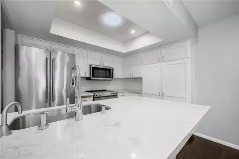 Kitchen - 9658 Bloomfield Ave, Cypress, CA 90630 photo 3 of 6