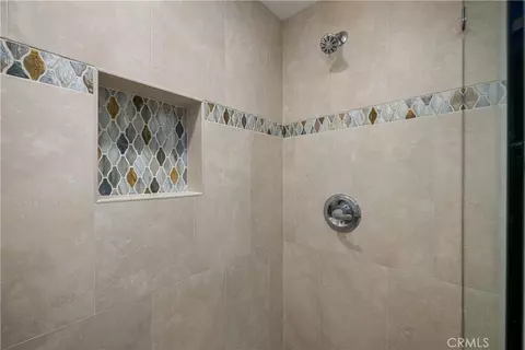 Bath - 9658 Bloomfield Ave, Cypress, CA 90630 photo 3 of 8