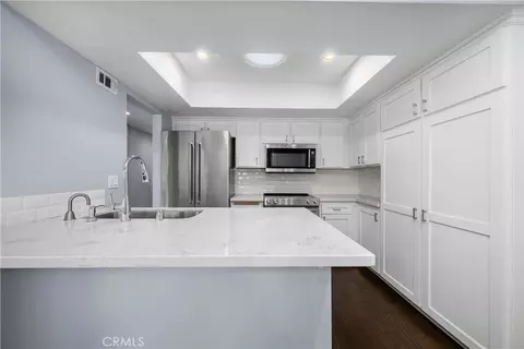Kitchen - 9658 Bloomfield Ave, Cypress, CA 90630 photo 4 of 6