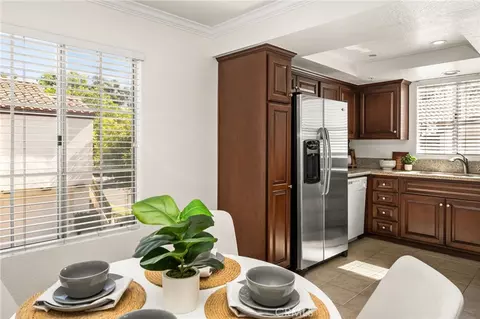 Dining - 8707 E Indian Hls #E, Orange, CA 92869 photo 4 of 7