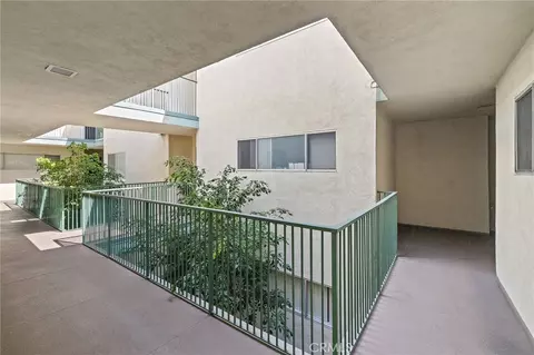 Exterior - 1187 E 3rd #202, Long Beach, CA 90802 photo 5 of 6