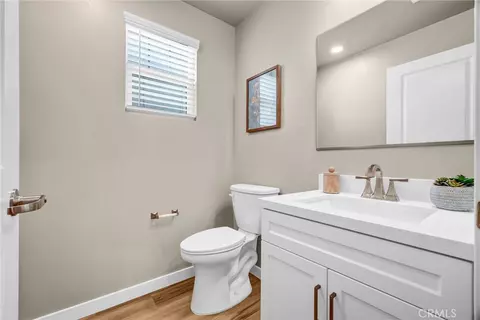 Entry Way - 200 E 14th St #8, Long Beach, CA 90813 photo 1 of 2