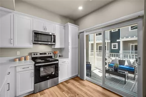 Kitchen - 200 E 14th St #8, Long Beach, CA 90813 photo 1 of 2