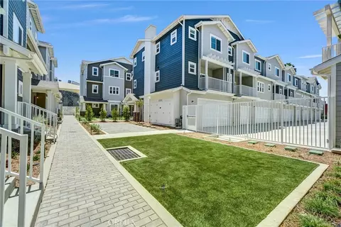 Exterior - 200 E 14th St #8, Long Beach, CA 90813 photo 2 of 3