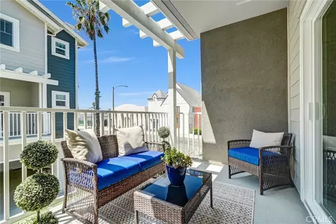 Exterior - 200 E 14th St #8, Long Beach, CA 90813 photo 3 of 3