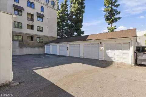 Exterior - 181 S Marengo, Pasadena, CA 91101 photo 4 of 9