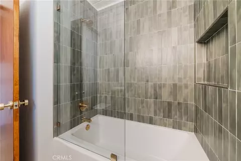 Bath - 842 E Glendale, Orange, CA 92865 photo 9 of 9