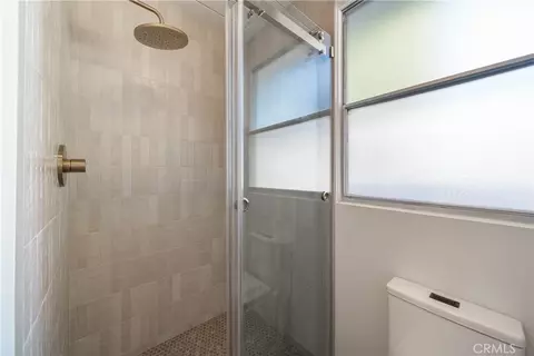 Bath - 842 E Glendale, Orange, CA 92865 photo 4 of 9