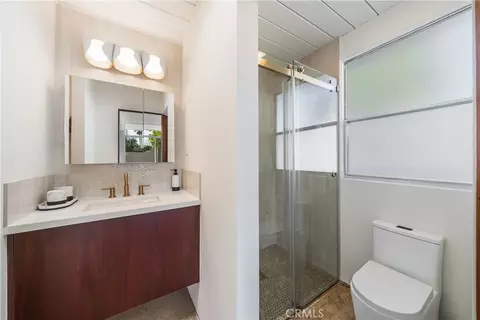 Bath - 842 E Glendale, Orange, CA 92865 photo 3 of 9