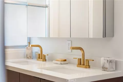 Bath - 842 E Glendale, Orange, CA 92865 photo 8 of 9