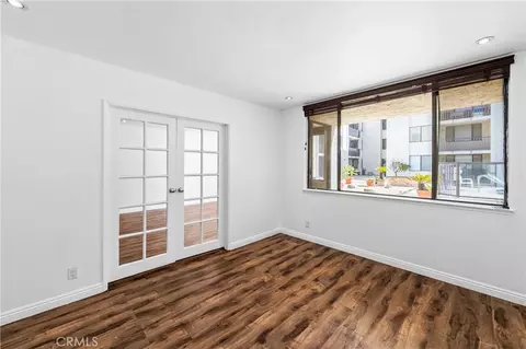 Living - 1140 E Ocean Blvd #124, Long Beach, CA 90802 photo 5 of 6