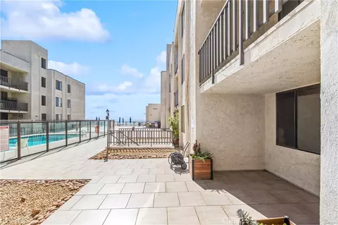 Exterior - 1140 E Ocean Blvd #124, Long Beach, CA 90802 photo 3 of 4