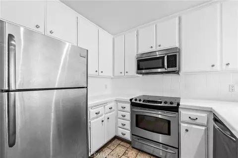 Kitchen - 1140 E Ocean Blvd #124, Long Beach, CA 90802 photo 1 of 2