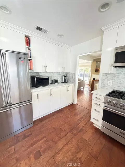 Kitchen - 5675 E 6th St, Long Beach, CA 90814 photo 2 of 3