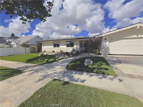 3321 Donnie Ann Rd, Los Alamitos, CA 90720