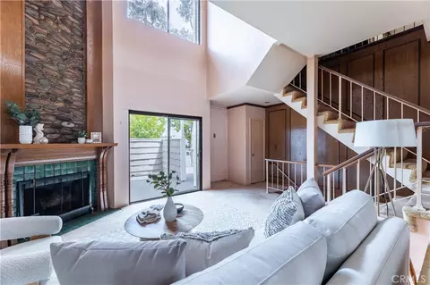 4658 Don Lorenzo Dr, Los Angeles, CA 90008