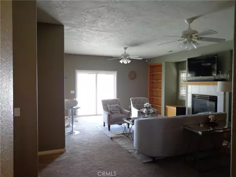 Living - 26223 Fleet Ln, Helendale, CA 92342 photo 2 of 5