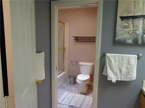Bath - 26223 Fleet Ln, Helendale, CA 92342 photo 3 of 4