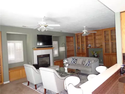Living - 26223 Fleet Ln, Helendale, CA 92342 photo 3 of 5