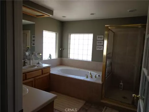 Bath - 26223 Fleet Ln, Helendale, CA 92342 photo 4 of 4