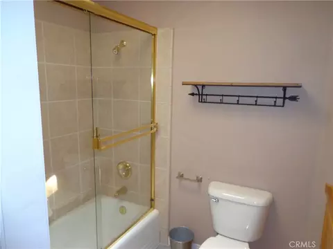 Bath - 26223 Fleet Ln, Helendale, CA 92342 photo 1 of 4