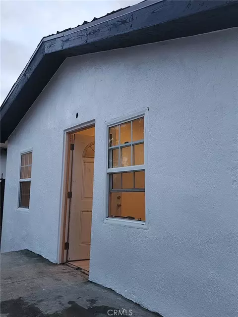 8913 Compton Ave, Los Angeles, CA 90002