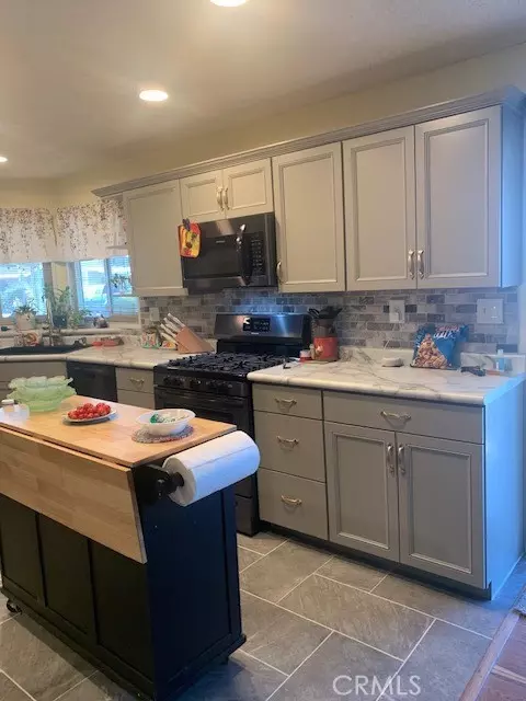 4401 Camelot Pl, Bakersfield, CA 93301
