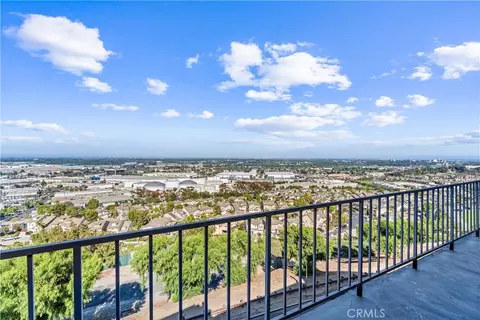2700 E Panorama Dr #402, Signal Hill, CA 90755