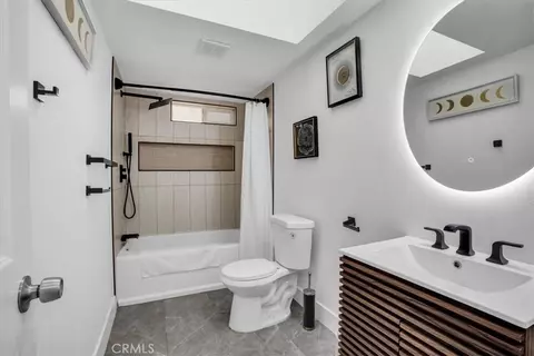 Bath - 3737 Meriwether Rd, Twentynine Palms, CA 92277 photo 1 of 2