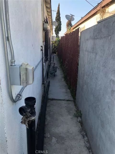 Entry Way - 1512 W 152nd St, Compton, CA 90220 photo 3 of 3